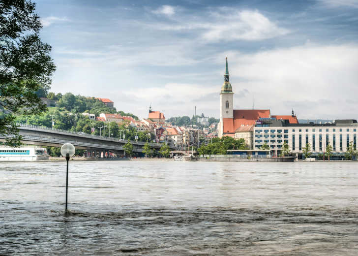 Bezienswaardigheden Stedentrip Bratislava: St. Martinuskathedraal & Slavín-Monument