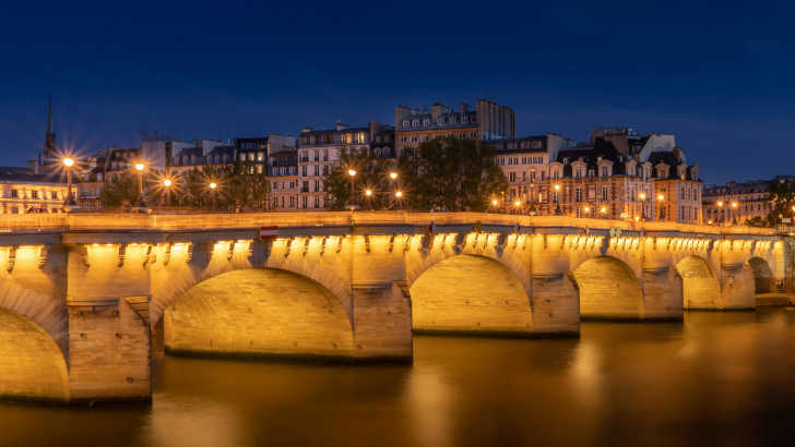 De Seine en zijn Bruggen: Romantische Bezienswaardigheden van Parijs